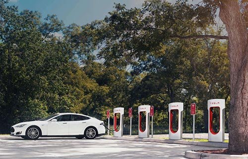 E-Ladestationen für Tesla und Elektrofahrzeuge